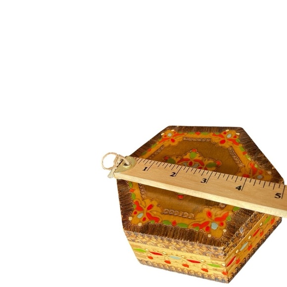 Polish Hand Crafted Vintage Painted Wood Burning Octogan Hinged Wood Box 1970’s - Picture 7 of 9